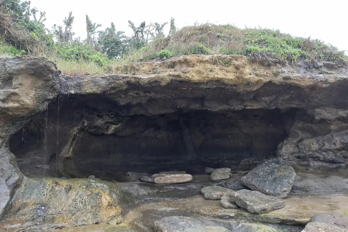 Rock overhang and cave formations along the Mzamba coastline